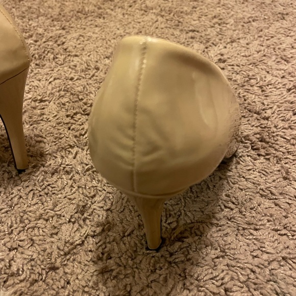 Red Circle Nude High Heels - Picture 8 of 8